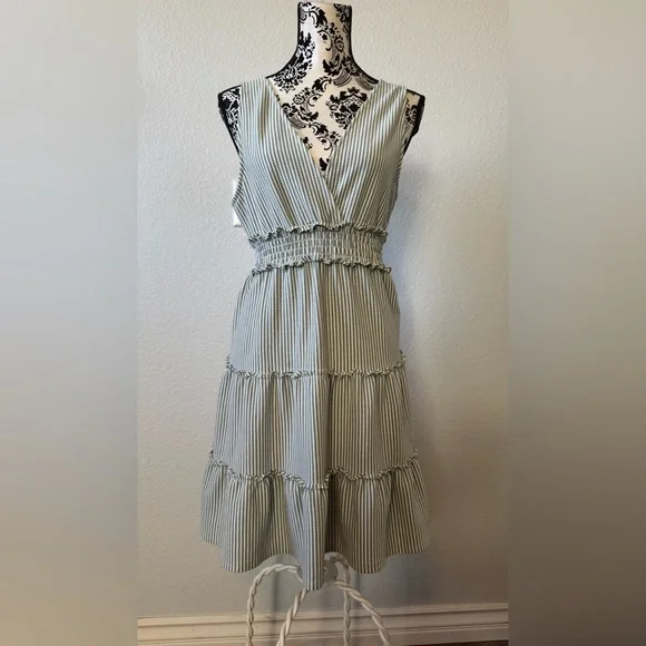 American Eagle Outfitters Green Sleeveless V-Neck Sundress - Picture 6 of 13